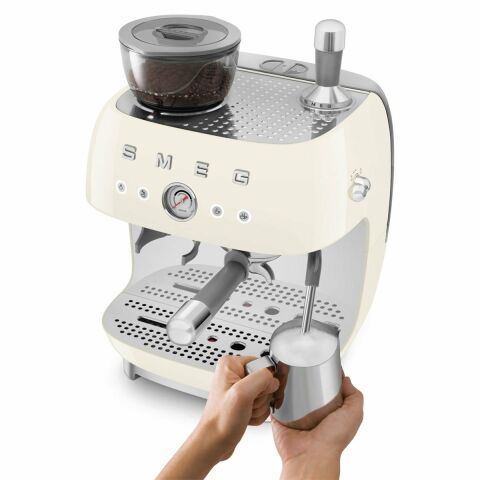 Smeg Krem Öğütücülü Espresso Kahve Makinesi