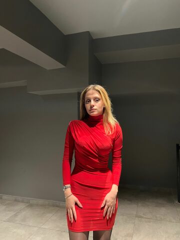 Yanı Pileli Kırmızı Elbise