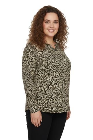 Kadın V Yaka Baskılı 2 Düğmeli Bluz BGL-ST05098