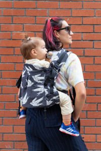 Huggy Plus Toddler Size Carrier - Dock Yin Yang