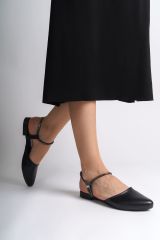 CLZ948 NA Lastikli Ortopedik Rahat Taban Bilekten Taş Detaylı Kadın Babet Ayakkabı ST Siyah