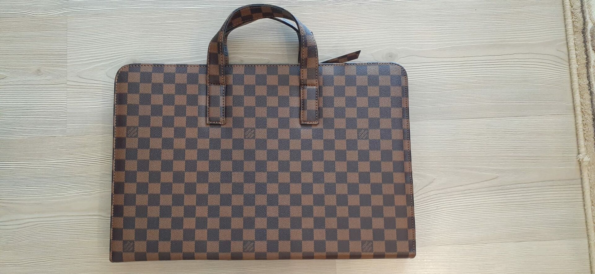 LOUIS VUITTON PARİS MIKNATISLI MAKAS TAŞIMA ÇANTASI - KAHVE