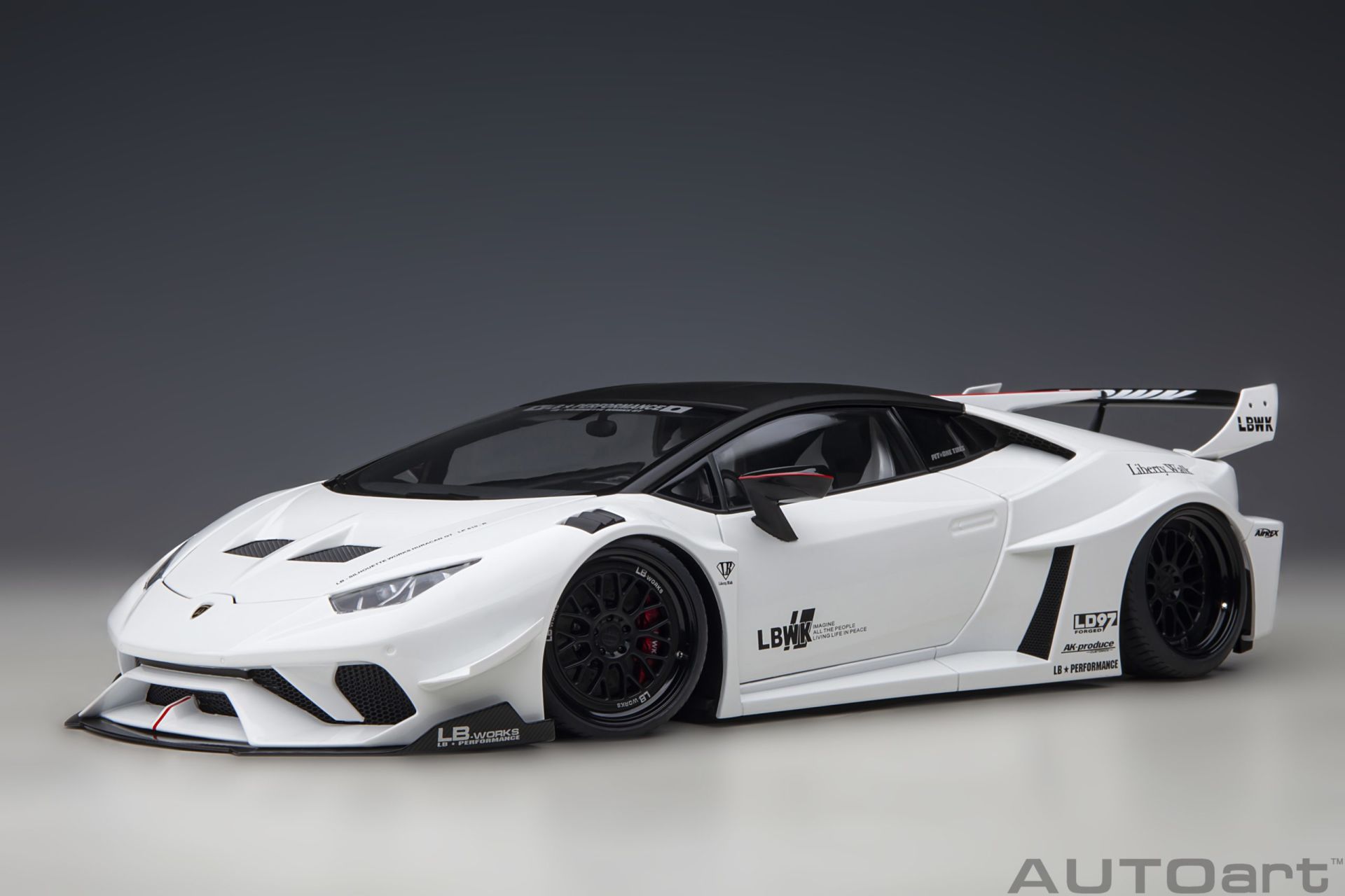 AUTOART  LAMBORGHINI LIBERTY WALK HURACAN GT 1:18 (79125)