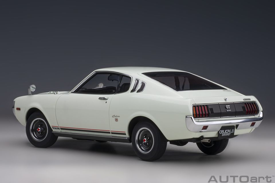 AUTOART TOYOTA CELICA LIFTBACK 2000GT (RA25) 1973 1:18 (78766)