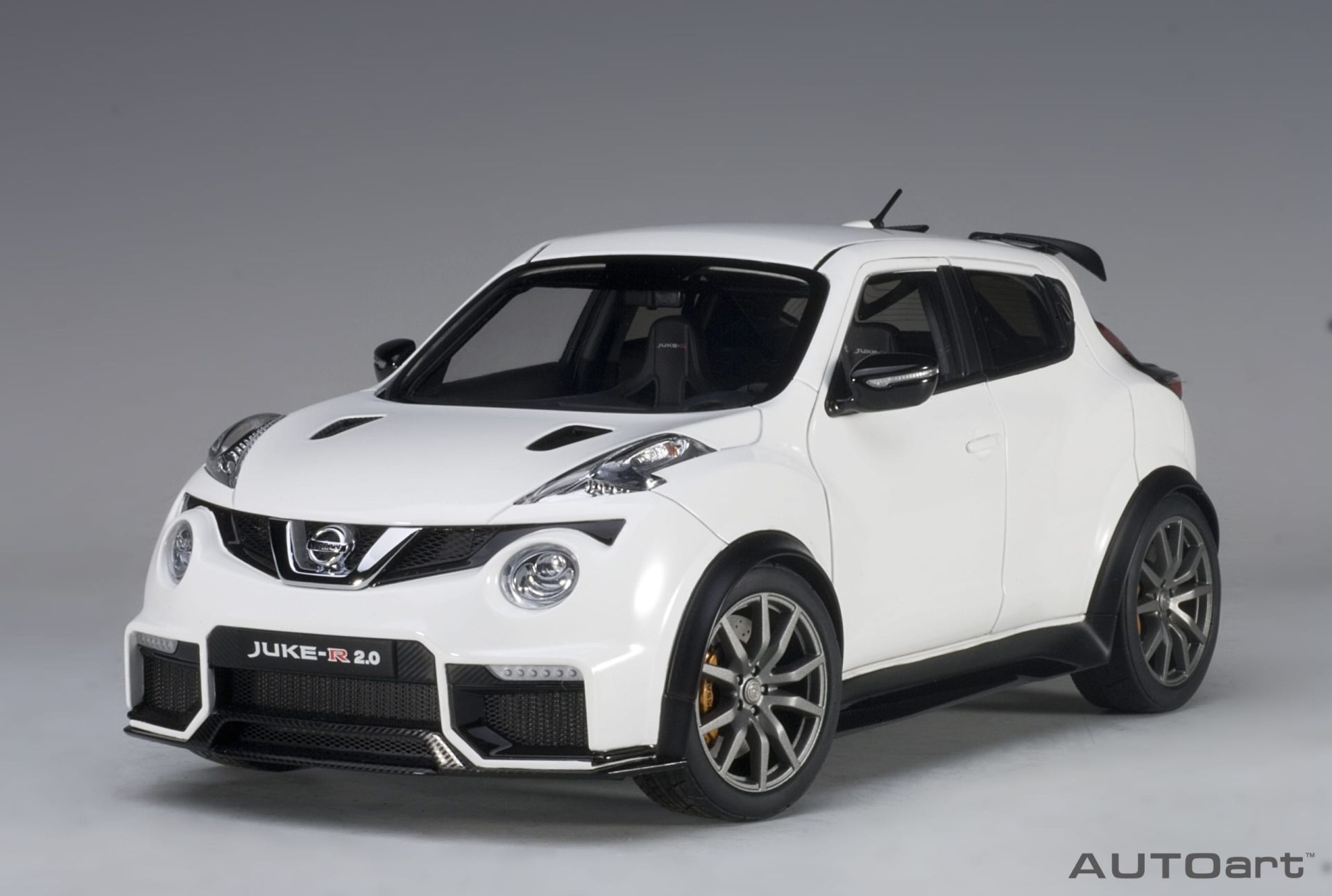 AUTOART NISSAN JUKE-R 2.0 1:18 (77456)