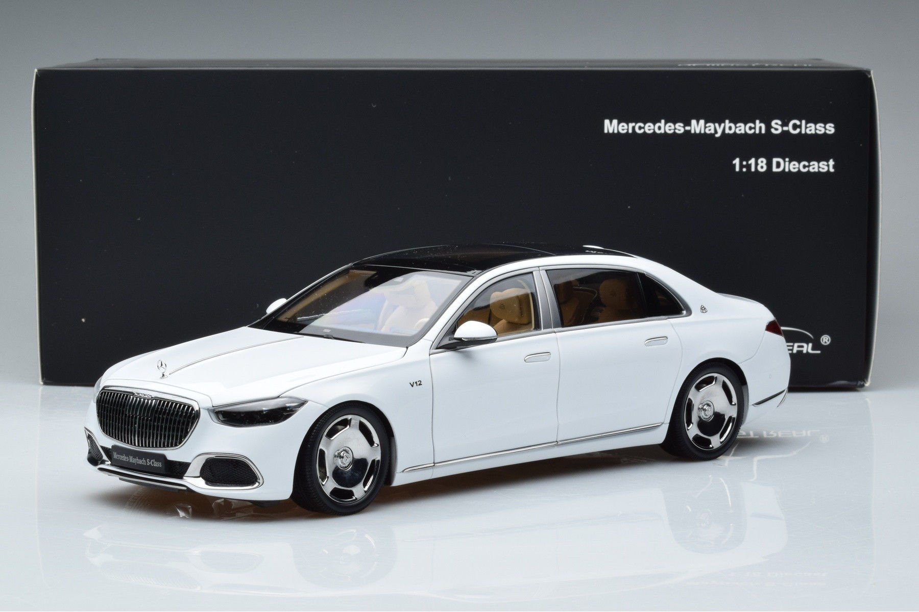 ALMOST REAL MERCEDES MAYBACH S600 V12 2021 1:18 (820116)