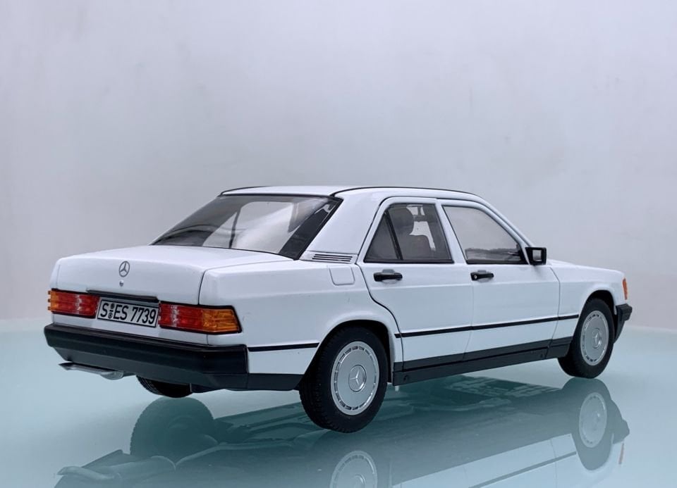 NOREV MERCEDES BENZ 190E W201 1982 1:18 (183820)