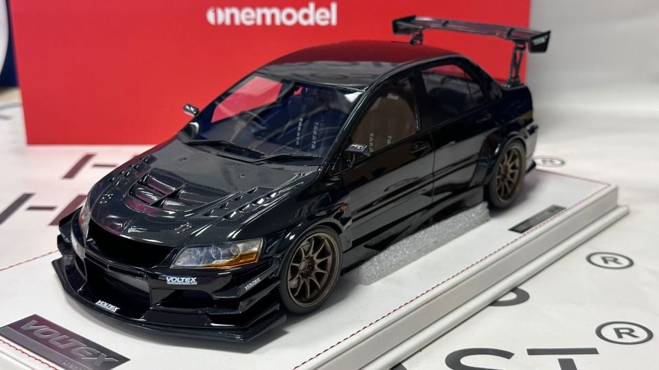 ONE MODEL MITSUBISHI LANCER EVOLUTION IX VOLTEX 1:18