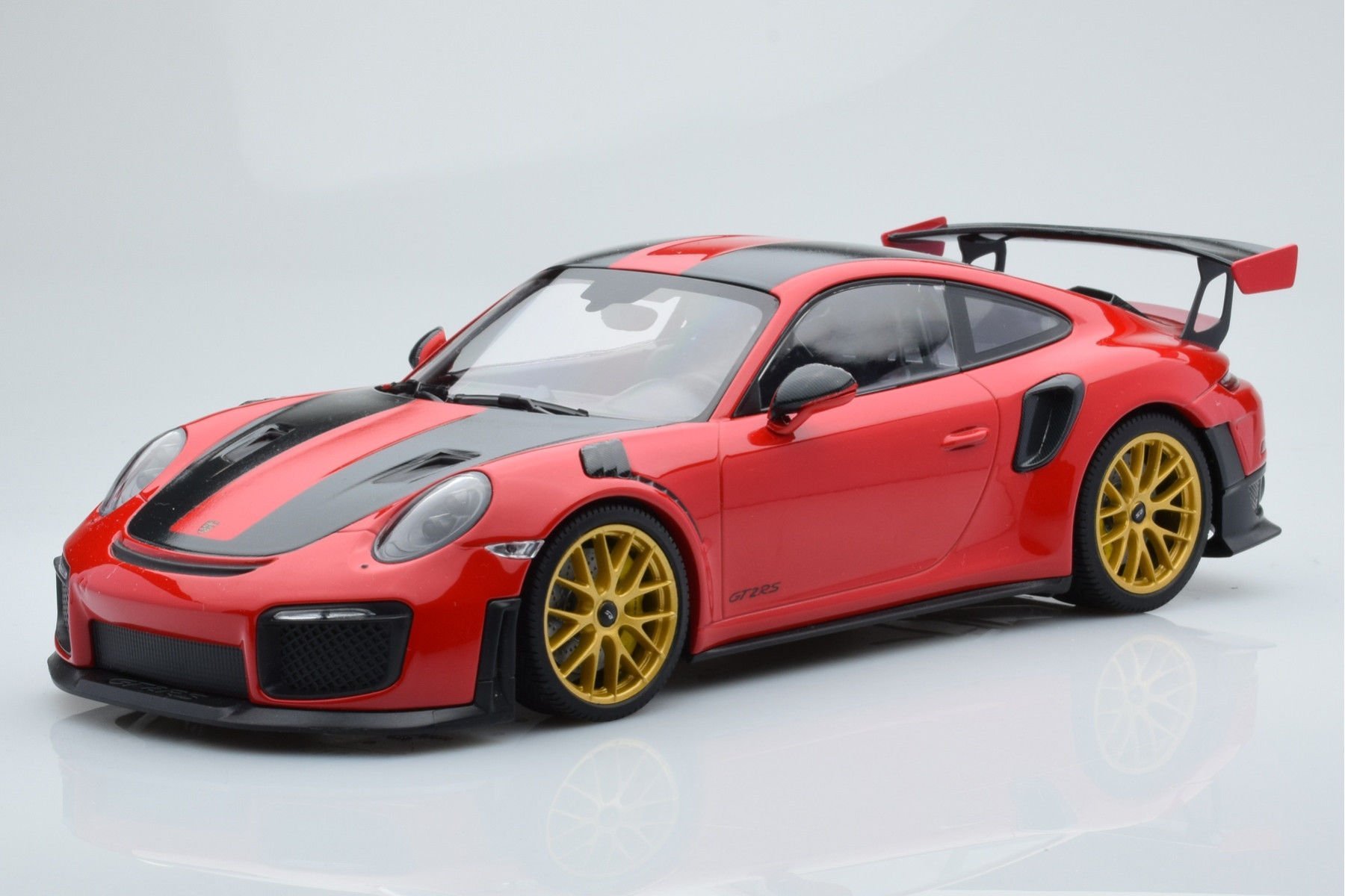 MINICHAMPS PORSCHE 911 GT2 RS 2018 1:18 (153068319)