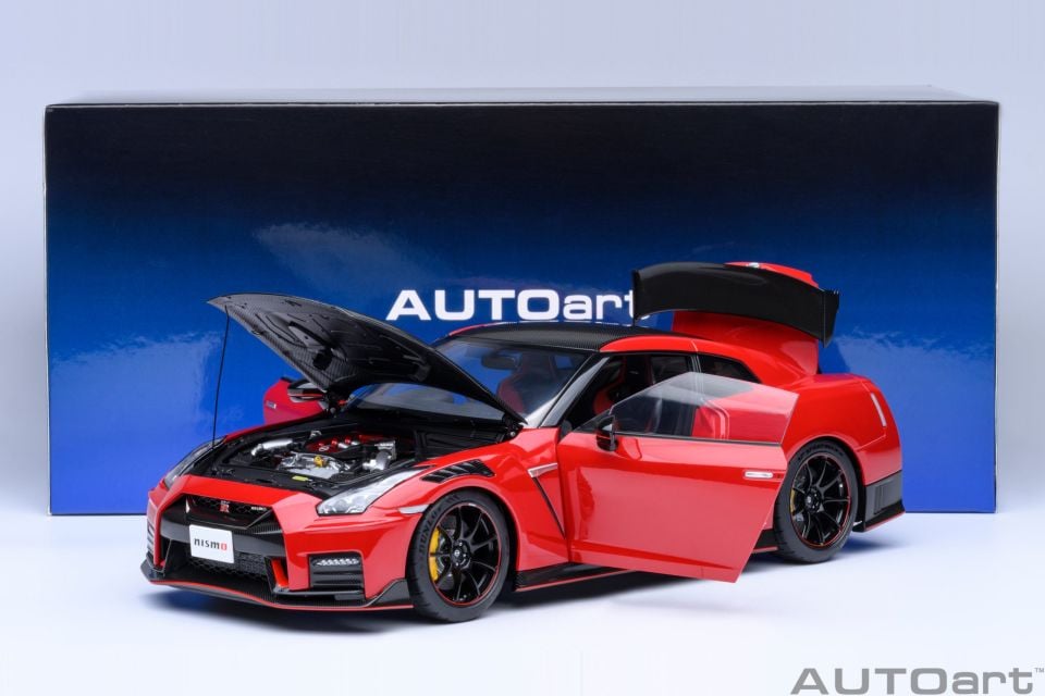 AUTOART NISSAN GT-R (R35) NISMO 2022 1:18 (77502)