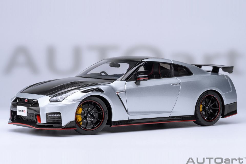 AUTOART NISSAN GT-R (R35) NISMO 2022 1:18 (77503)