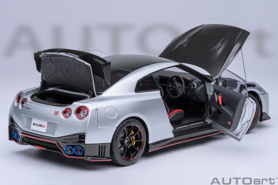 AUTOART NISSAN GT-R (R35) NISMO 2022 1:18 (77503)