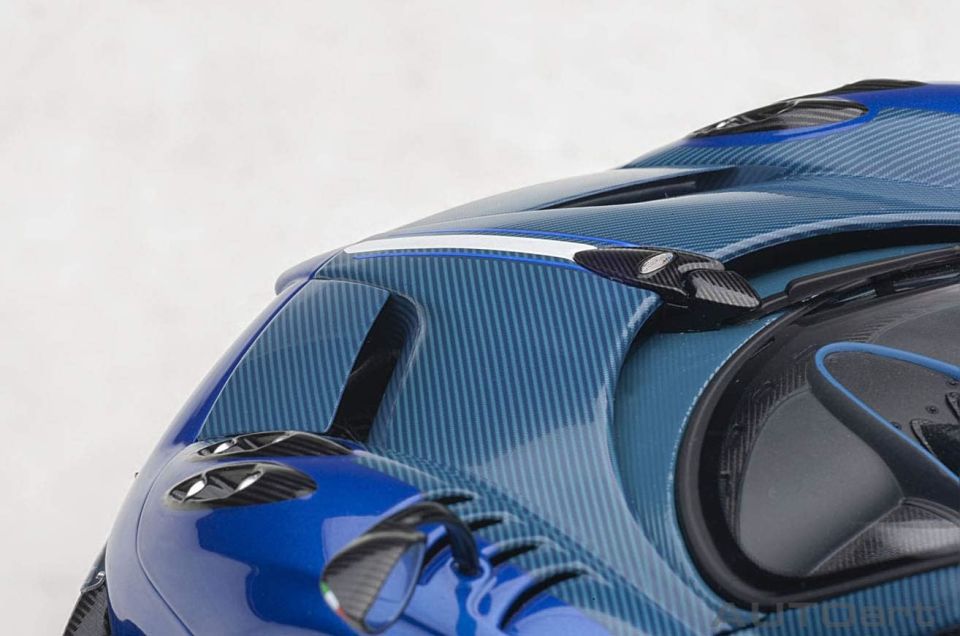 AUTO ART PAGANI HUAYRA BC METALLIC BLUE (78277) 1:18