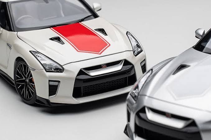 MOTORHELIX NISSAN SKYLINE GT-R  (R35) 1:18