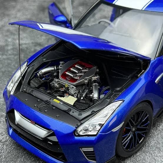 MOTORHELIX NISSAN SKYLINE GT-R (R35) 1:18