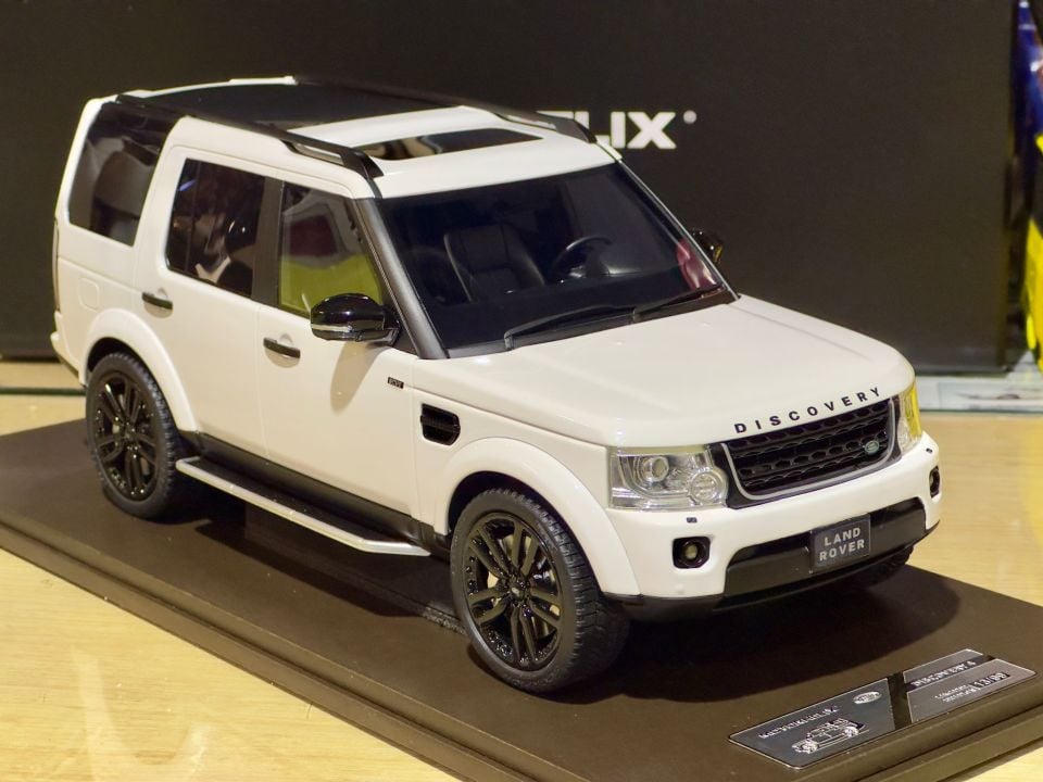 MOTORHELİX LAND ROVER DISCOVERY 4 (LMTD 13/99) 1:18