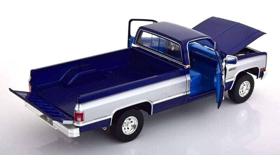 GREENLIGHT GMC K-2500 SIERRA GRANDE WIDESIDE PICKUP 1:18