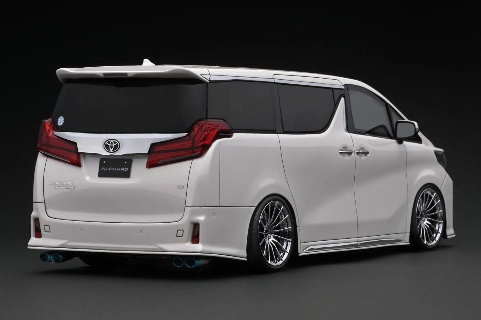 IGNITION MODEL 1:18 TOYOTA ALPHARD (H30W) (IG2428)