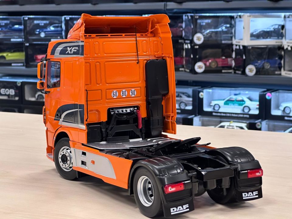 PREMIUM CLASSIXXS DAF XF SPACE CAB 2016  1:18