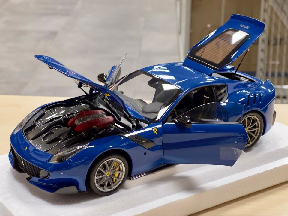 BBR 1:18  2015 FERRARİ F12 TDF AZZURRO DİNO