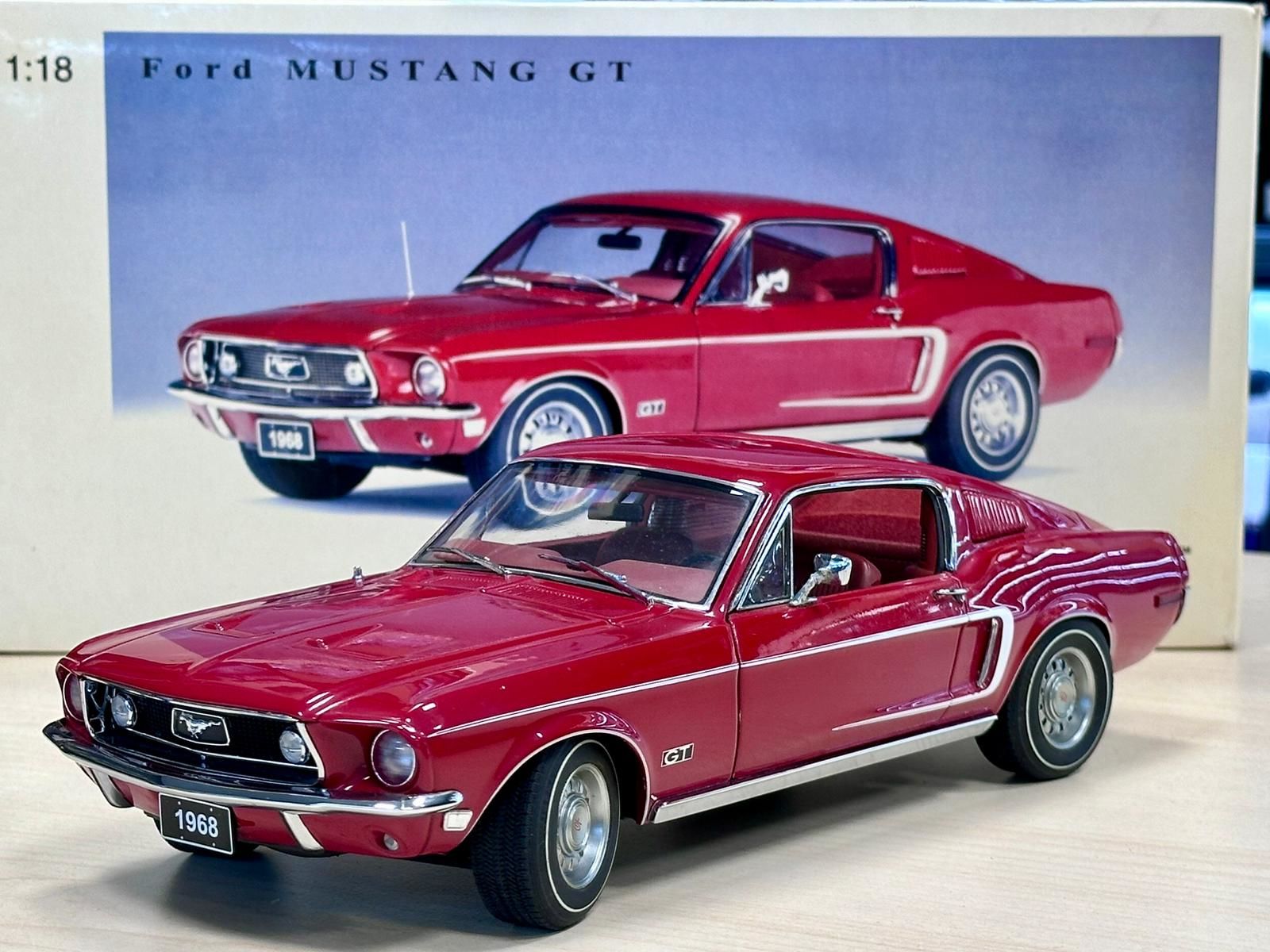 AUTOART 1:18 MILLENNIUM FORD MUSTANG GT