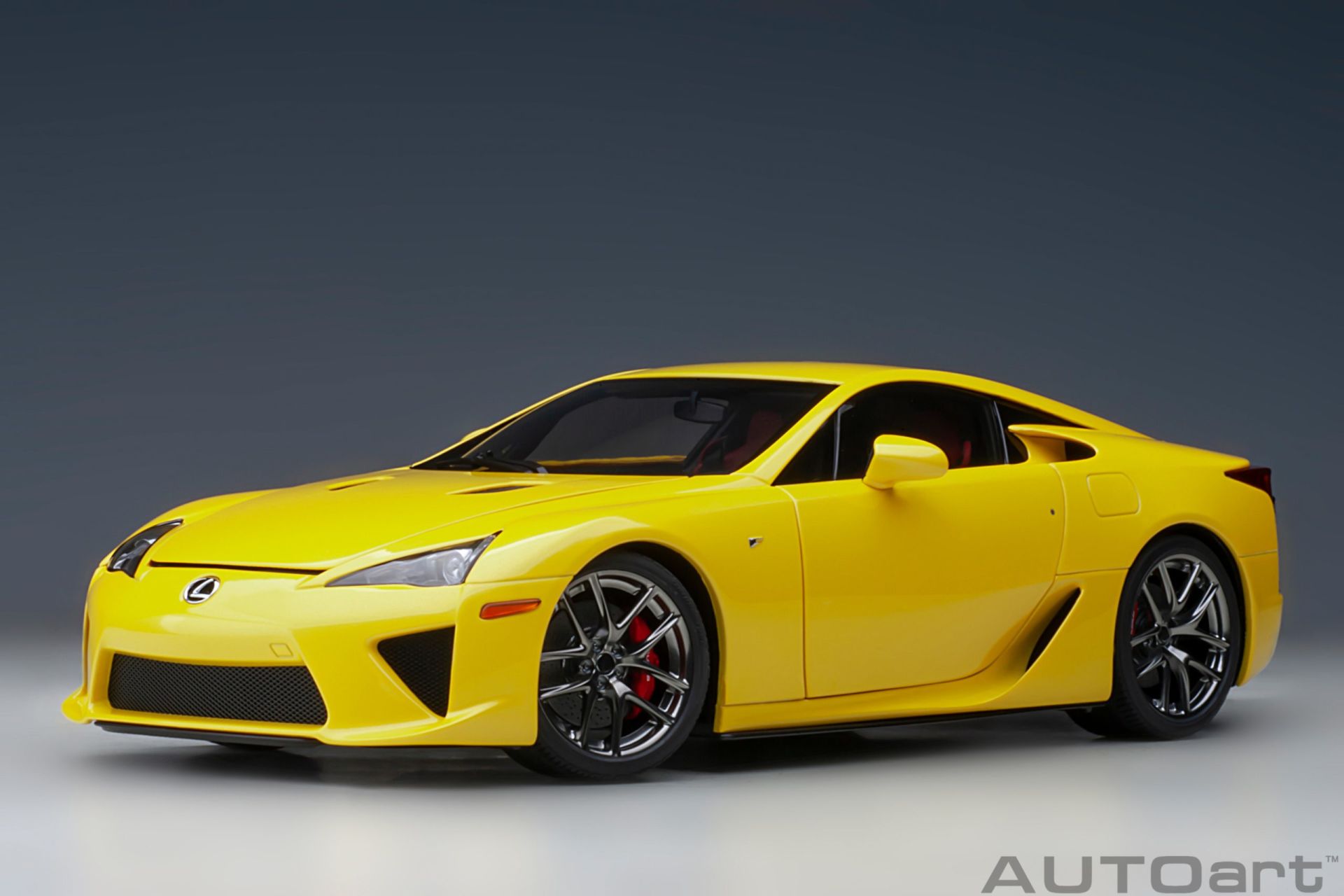 AUTO ART LEXUS LFA (PEARL YELLOW) 78854 1:18