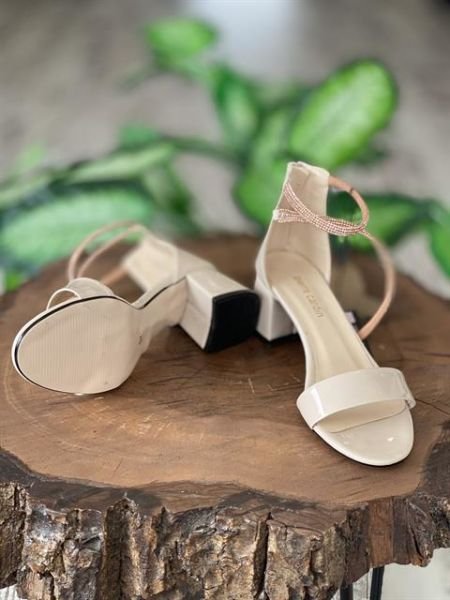 Pierre Cardin Bilek Bağcığı Taşlı Bej Rugan Kadın Ayakkabı 52215