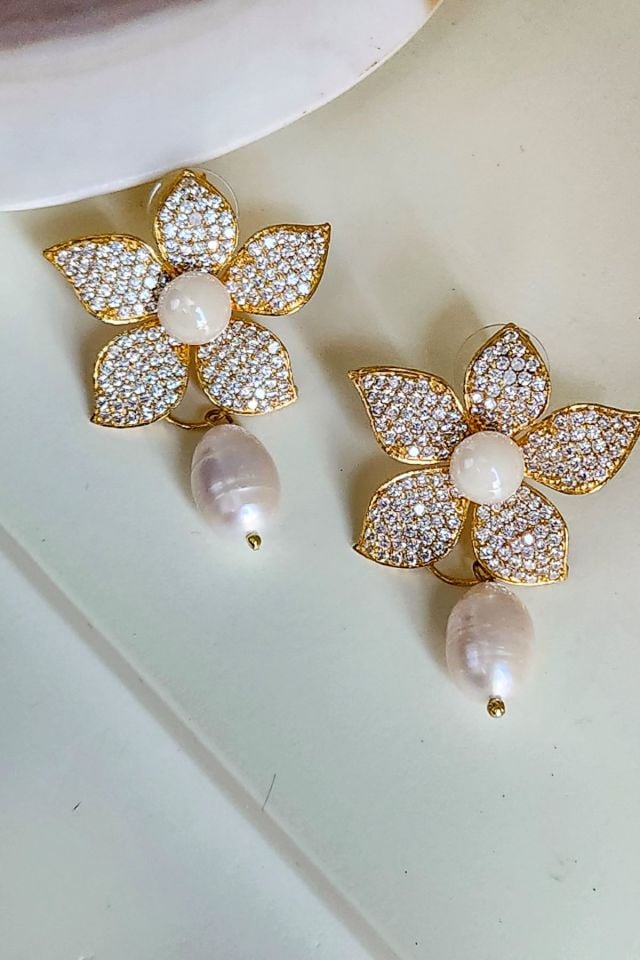 İncili Çiçek Küpe