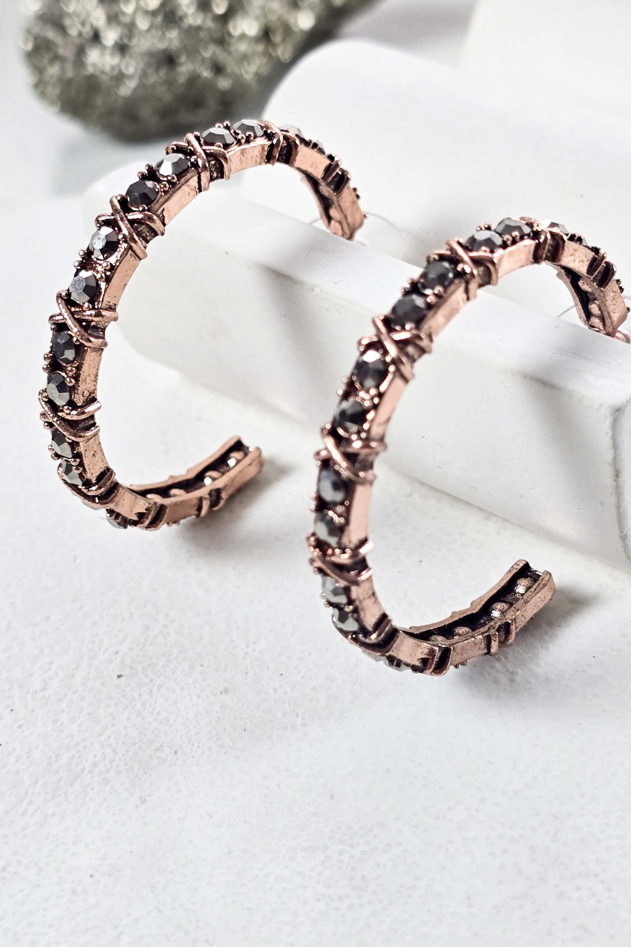 Zirkon Taşlı Bronz Küpe