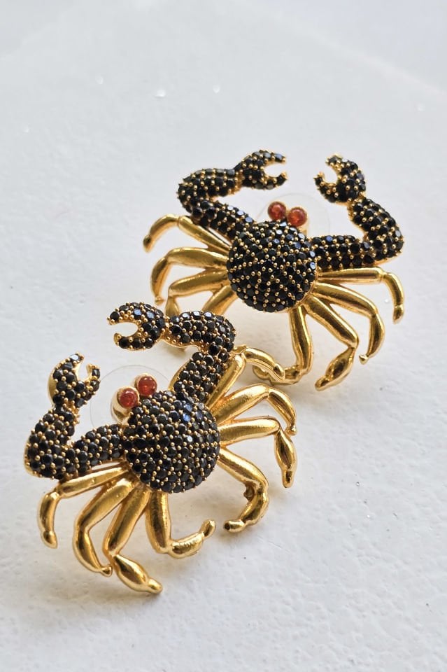 Zirkon Taşlı Siyah Yengeç Küpe