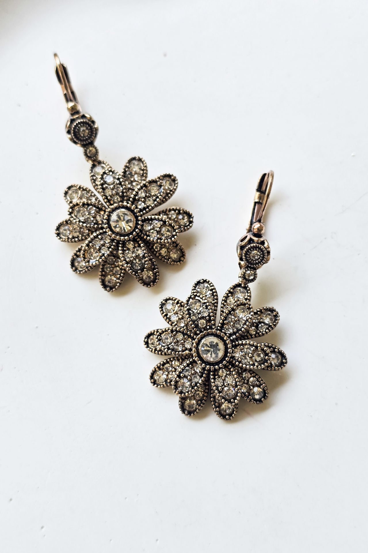 Bronz Elmas Beyaz Taşlı Küpe