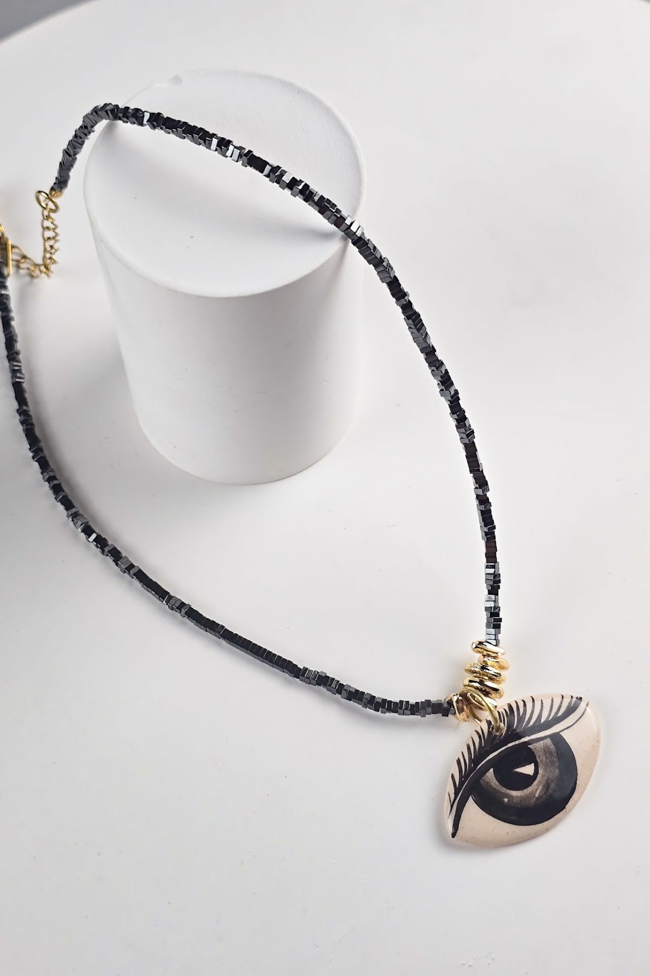 Noir Vision El Boyaması Seramik Uçlu Hematit Kolye