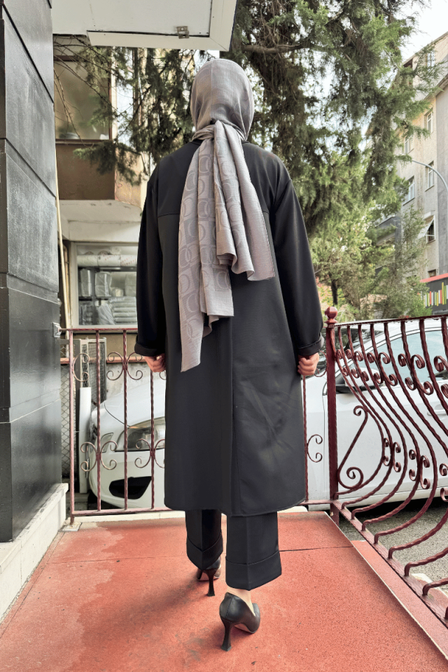 MissWhence Zımbalı Yıldız Detaylı Cepli Tunik Siyah 36001