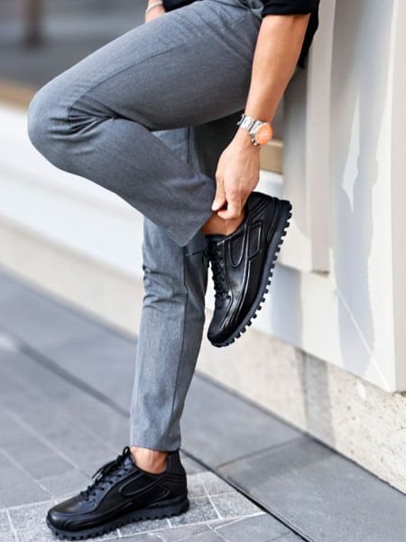 SCHWARZE TÄGLICHE SNEAKERS AUS REBEL-LEDER