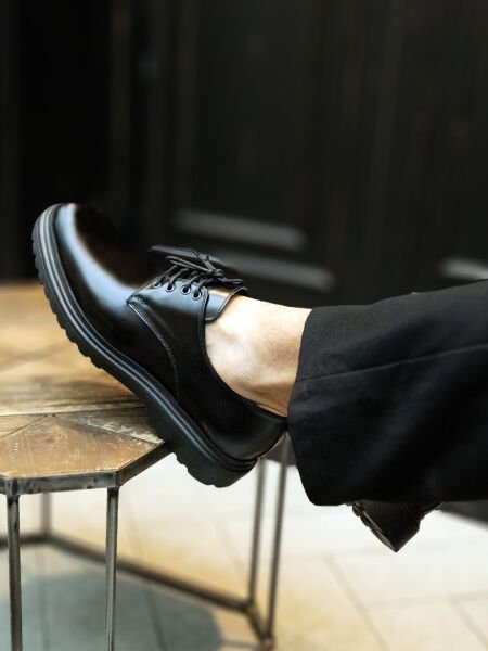 KLASSISCHE HERRENSCHUHE AUS SCHWARZEM ESPOSITO-LEDER, SCHWARZE ÖFFNUNG - 41