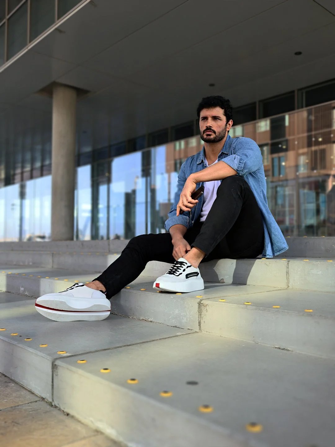 SNEAKERS