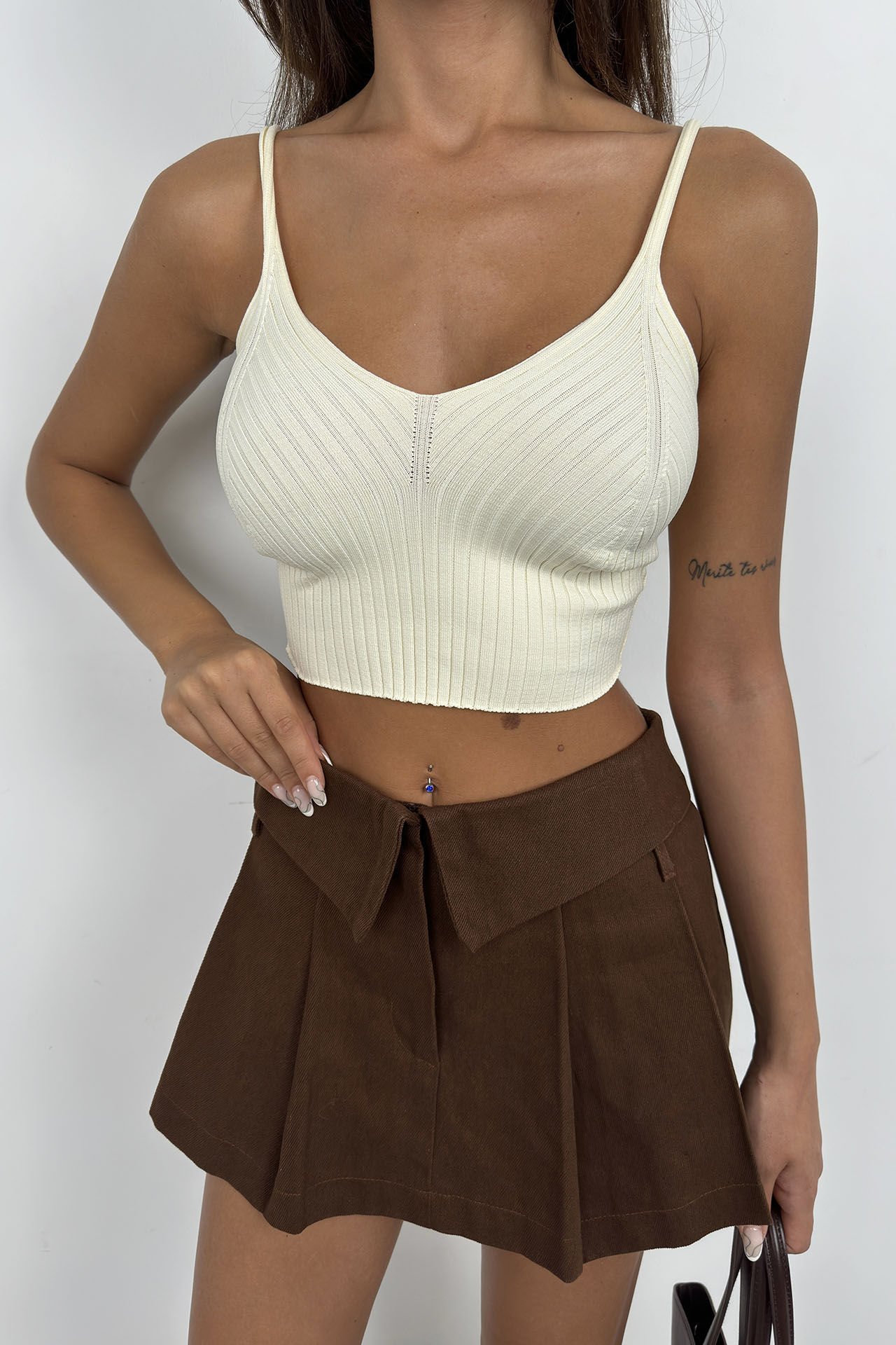 Toptan V Yaka Ekru Crop Bluz