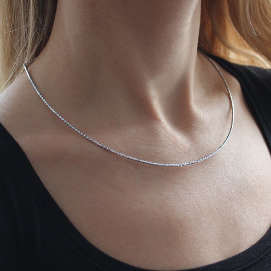 Gümüş Renk İnce Choker Kolye