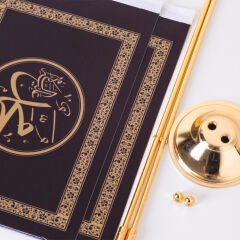 Allah-Muhammed Altın Renk 2li Masa Bayrağı Saten Kumaş Dijital Baskı 15x22,5 cm