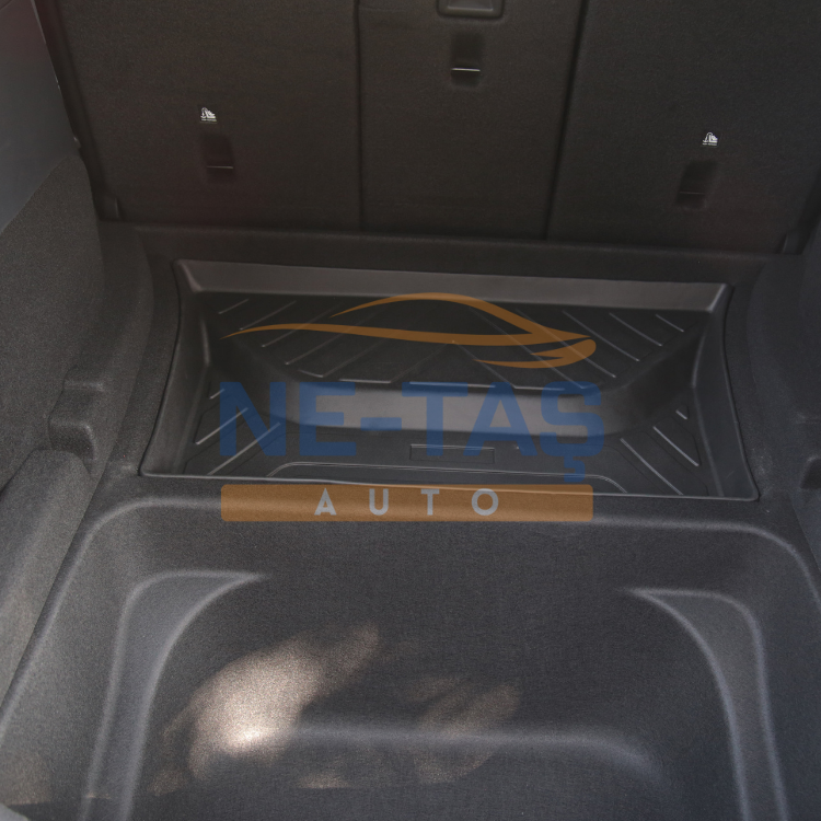 Tesla Model Y Arka Bagaj Üst Ön Havuzu