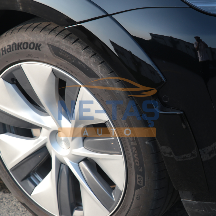 Tesla Model Y Dodik Takımı Parlak Siyah