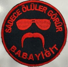 Single Sword ''SADECE ÖLÜLER GÖRÜR BABAYİĞİT'' Yazılı Cırtlı Nakış Arma, Patch, Peç Model KIRMIZI-BEYAZ