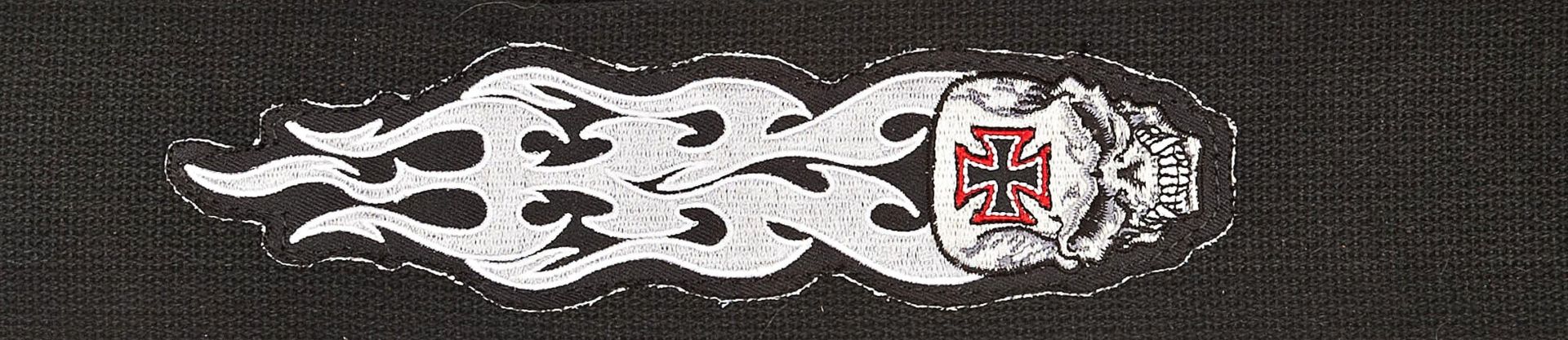 PLANETWAVES 64P03 GİTAR ASKISI, 64MM, DOKUMA GRAY TRIBAL SKULL