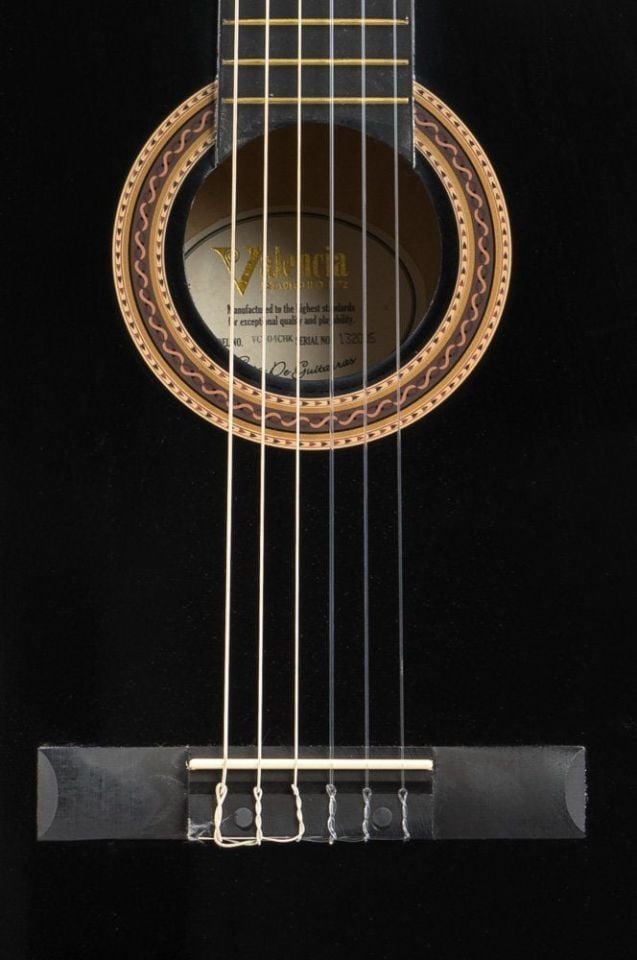 VALENCIA ELEKTRO KLASİK GİTAR SAP ÇELİKLİ 4/4 SİYAH