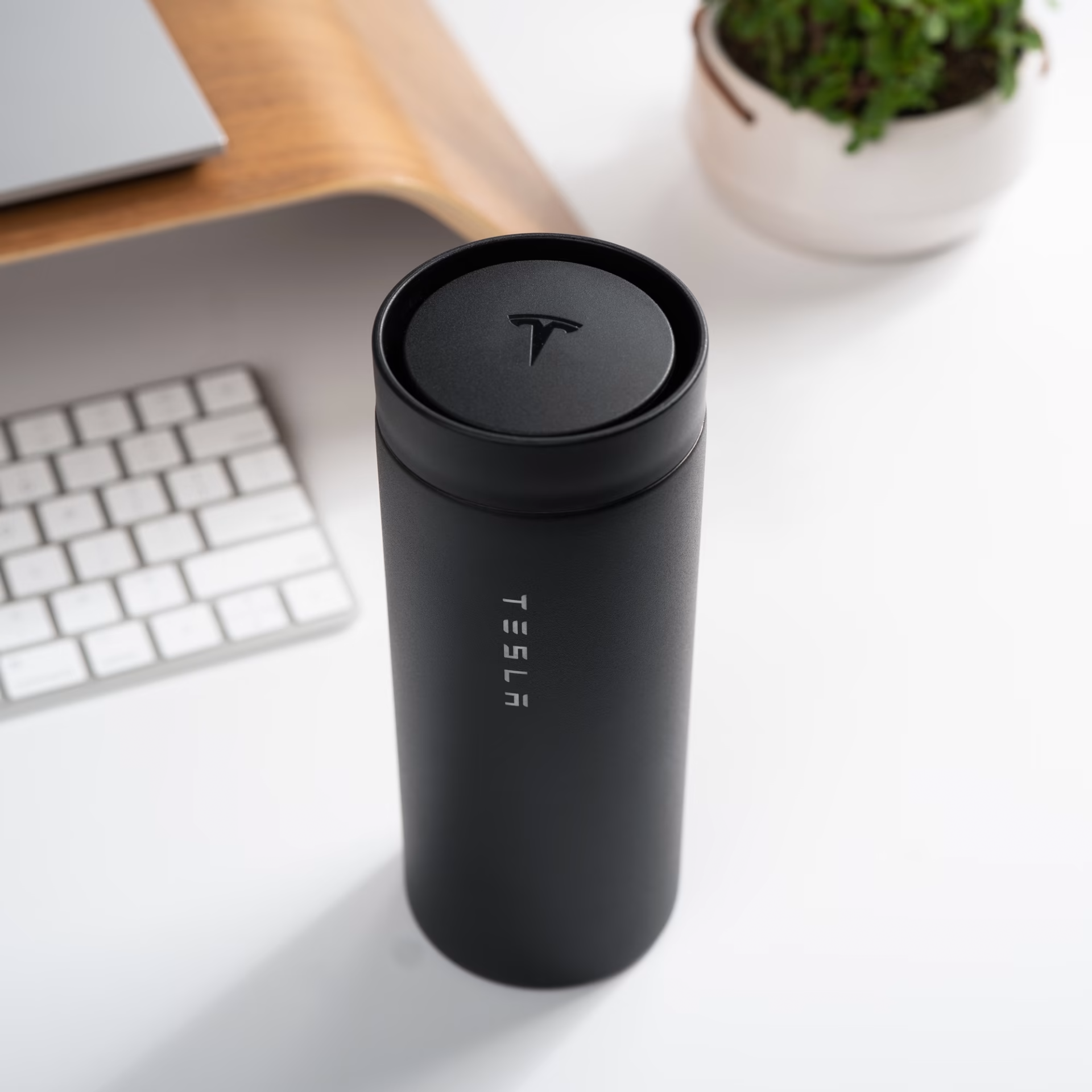 Tesla Siyah Termos 650 ml