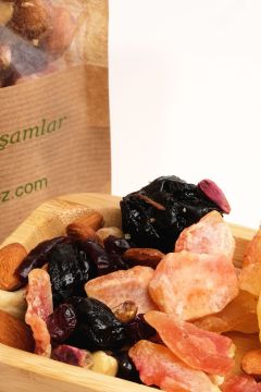 Karışık Kuruyemiş ve Kurutulmuş Taze Meyveler 500 GR