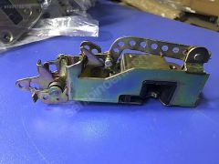 (943) Volkswagen Transporter T4 Sol Kilidi 701837015D