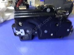 (946) Volkswagen Golf5 2004-2009 Kapı Kilidi Ön Sol 3D1837015AB