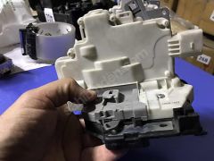 (948) AUDİ A4 A5 Q3 Q5 Q7 SAĞ ÖN KAPI KİLİDİ 8J1837016A