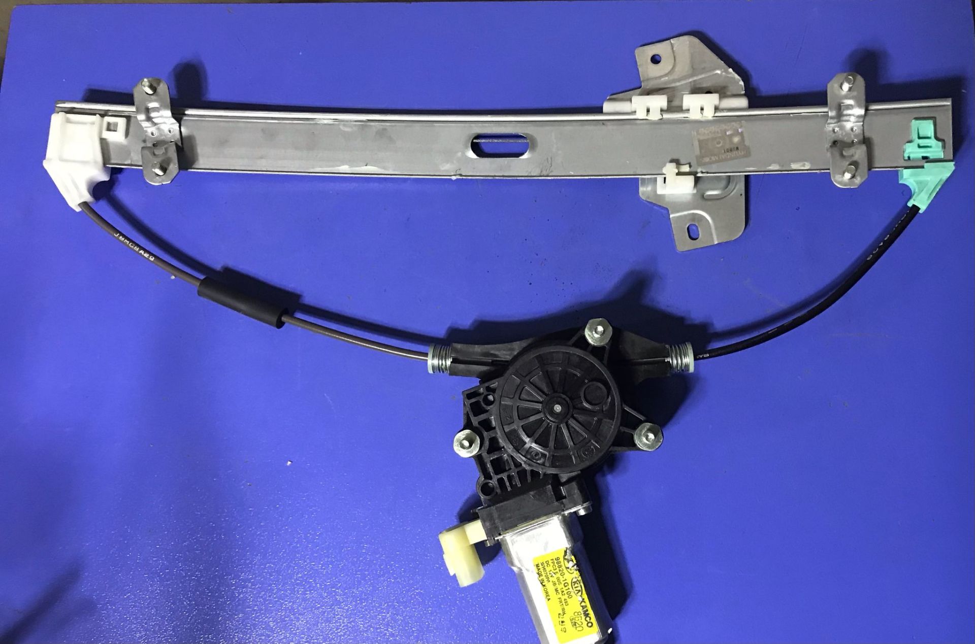 (1005) Accent Era Kia Rio 2 Ön Sag Kapı Cam Krikosu 82402-1G010 Mobis